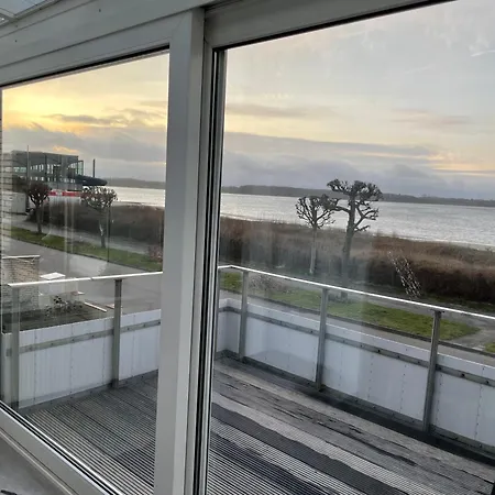 Wohnungen Mit Direktem Meerblick Laboe Camera foto